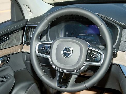 New 2026 Volvo XC90 B6 Plus w/ Protection Package Premier image 26