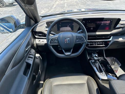 Certified 2025 Buick Envista Avenir FWD image 31