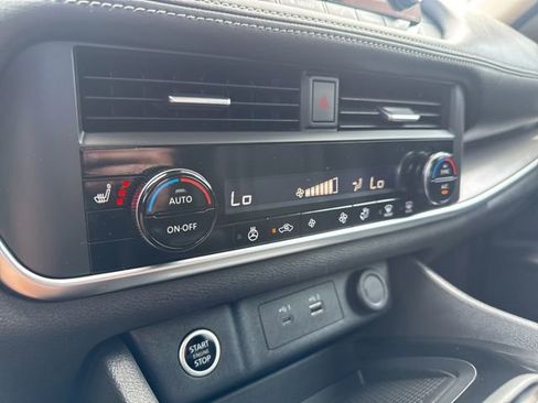 Used 2023 Nissan Rogue SV w/ SV Premium B Package FWD image 5