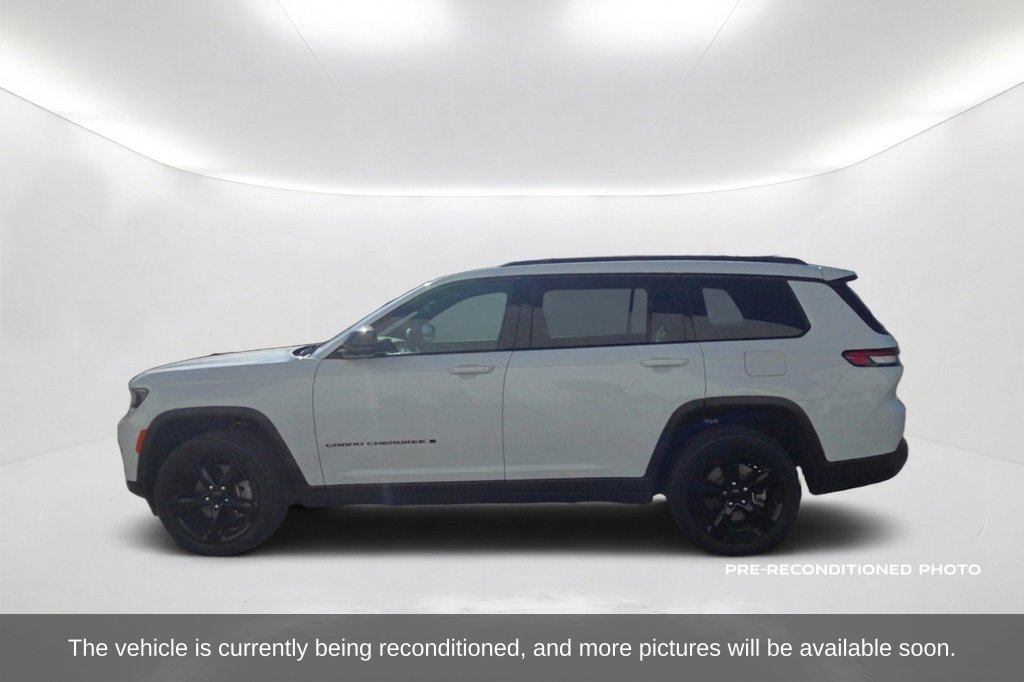 Used 2024 Jeep Grand Cherokee L Laredo AWD/4WD image 9