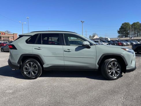 Used 2022 Toyota RAV4 XLE Premium image 2