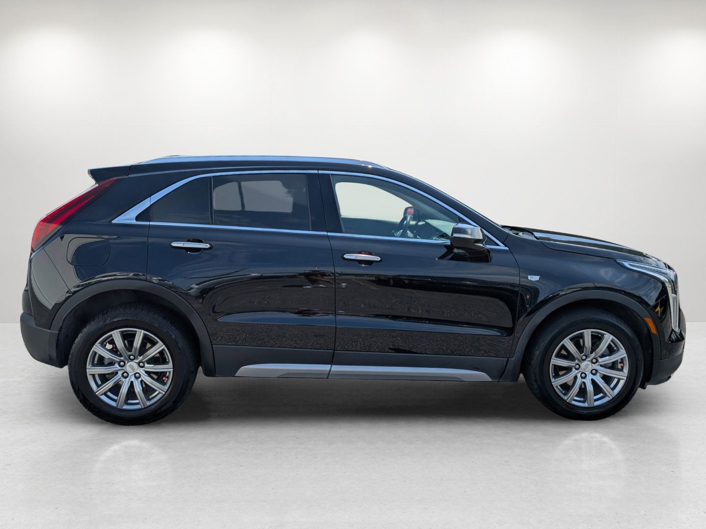 Used 2023 Cadillac XT4 Premium Luxury AWD/4WD image 4