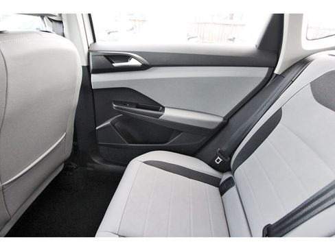 Used 2023 Volkswagen Taos SE FWD image 15
