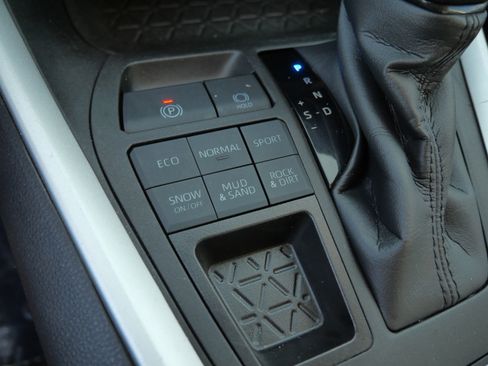 Certified 2023 Toyota RAV4 LE AWD/4WD image 31