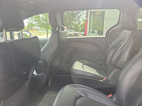 Used 2024 Chrysler Pacifica Limited FWD image 31