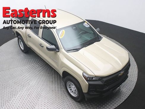 Used 2024 Chevrolet Colorado W/T image 3
