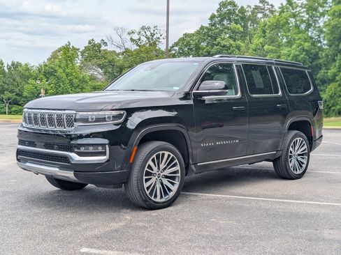 Used 2025 Jeep Grand Wagoneer 4WD image 5