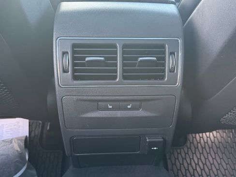 Used 2022 Jaguar F-PACE SVR image 16