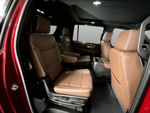 Used 2024 Chevrolet Suburban High Country w/ Premium Package 2 AWD/4WD image 19
