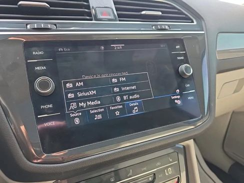 Used 2022 Volkswagen Tiguan SE image 23