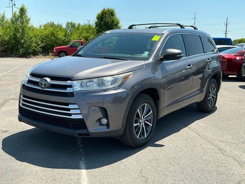 Used 2018 Toyota Highlander XLE FWD image 3