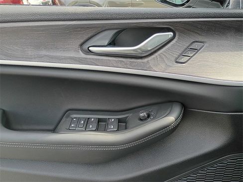 New 2025 Jeep Grand Cherokee Limited w/ Luxury Tech Group II image 9