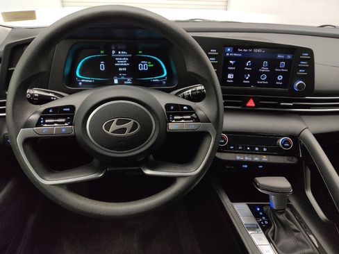 Used 2025 Hyundai Elantra Hybrid FWD image 22