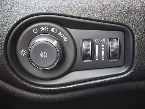 Certified 2022 Jeep Renegade Latitude image 26