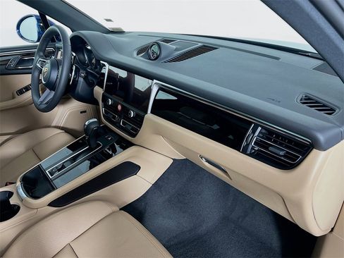 New 2026 Porsche Macan image 31