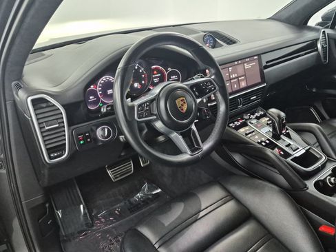 Used 2021 Porsche Cayenne GTS AWD/4WD image 4