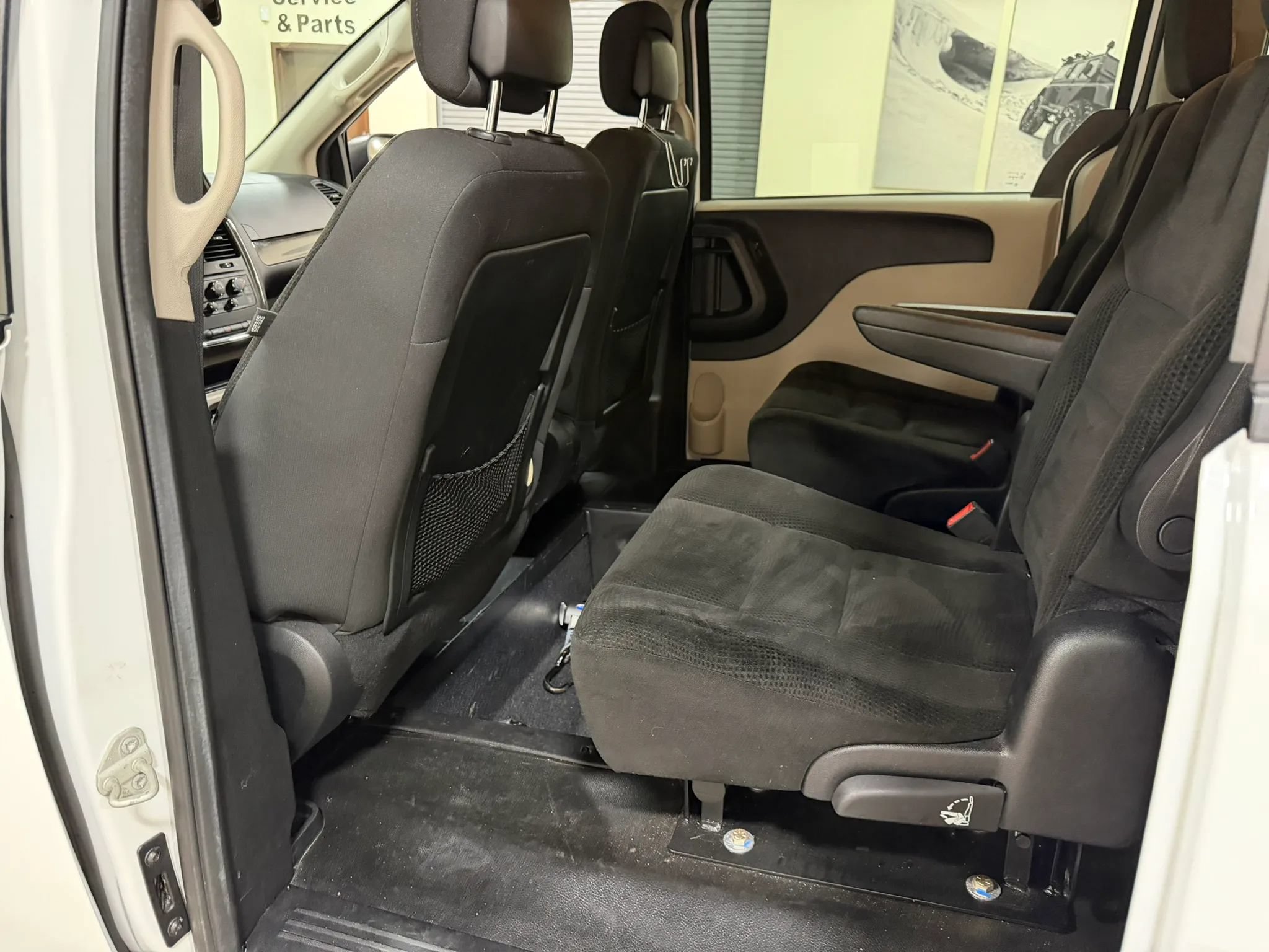 Used 2018 Dodge Grand Caravan SE FWD image 28