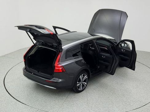 Certified 2025 Volvo V60 B5 Cross Country Plus image 19