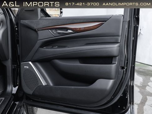 Used 2019 Cadillac Escalade Luxury image 60