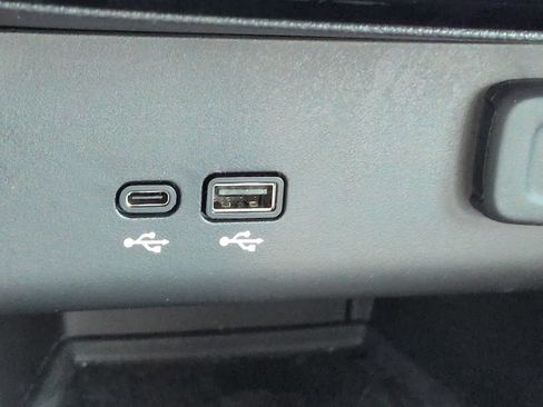 Used 2026 Buick Encore GX Avenir w/ Avenir Technology Package FWD image 23
