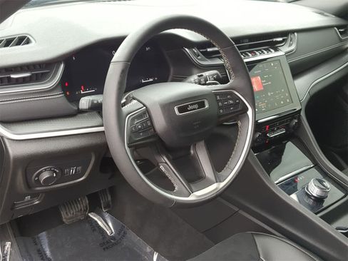 Certified 2024 Jeep Grand Cherokee Altitude image 10