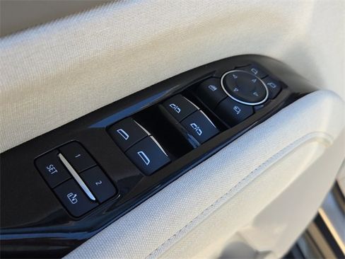 Used 2023 Cadillac Escalade Premium Luxury Platinum image 23