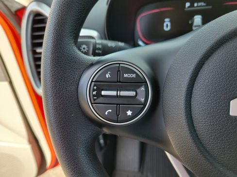 Used 2025 Kia Soul LX w/ LX Technology Package image 13