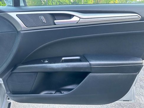 Used 2017 Ford Fusion SE image 37
