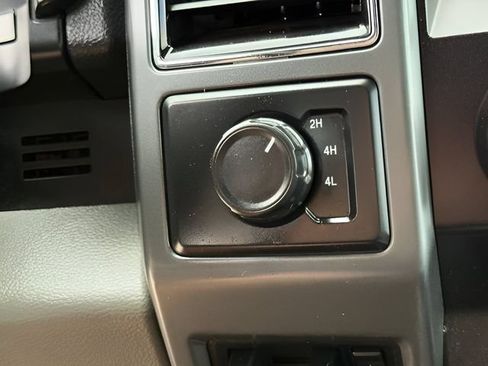 Used 2019 Ford F350 XLT w/ XLT Premium Package AWD/4WD image 24
