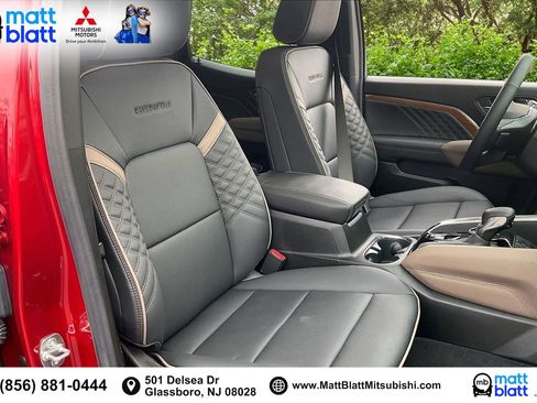 Used 2024 GMC Canyon Denali image 8