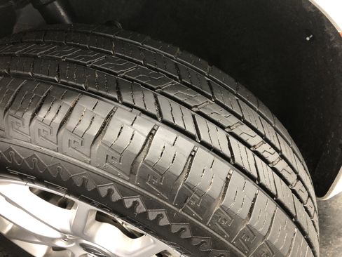 Used 2023 Chrysler Pacifica Touring-L image 22