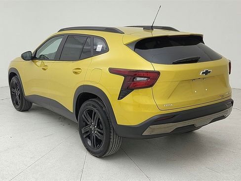 New 2025 Chevrolet Trax RS w/ Driver Confidence Package image 5