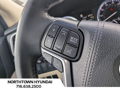 Used 2019 Toyota Highlander XLE image 30