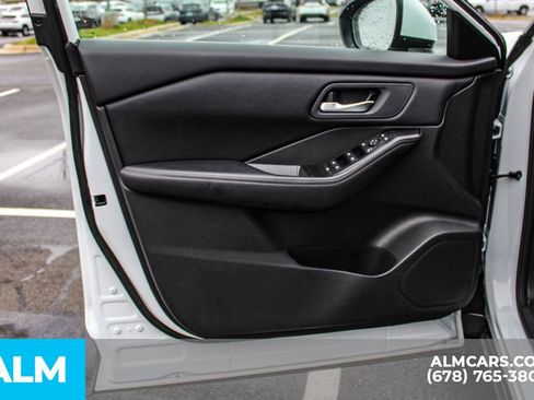 Used 2025 Nissan Rogue SV image 38