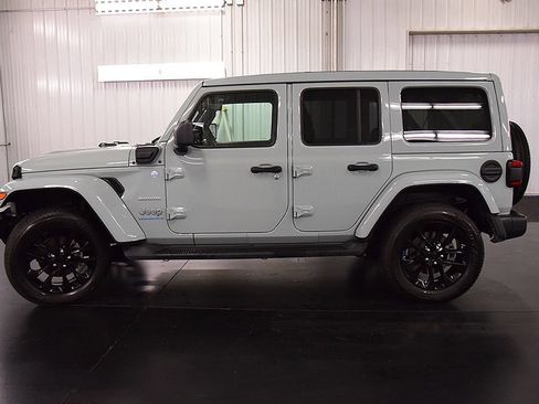 Used 2023 Jeep Wrangler Unlimited Sahara w/ Cold Weather Group AWD/4WD image 4
