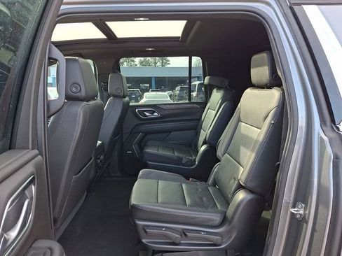 Used 2021 Chevrolet Suburban LT image 13