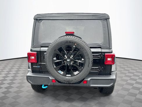 Used 2023 Jeep Wrangler Unlimited Sahara AWD/4WD image 7
