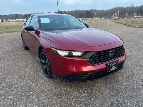 Used 2024 Honda Accord Sport image 2