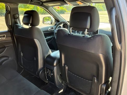 Used 2017 Jeep Grand Cherokee Laredo AWD/4WD image 35