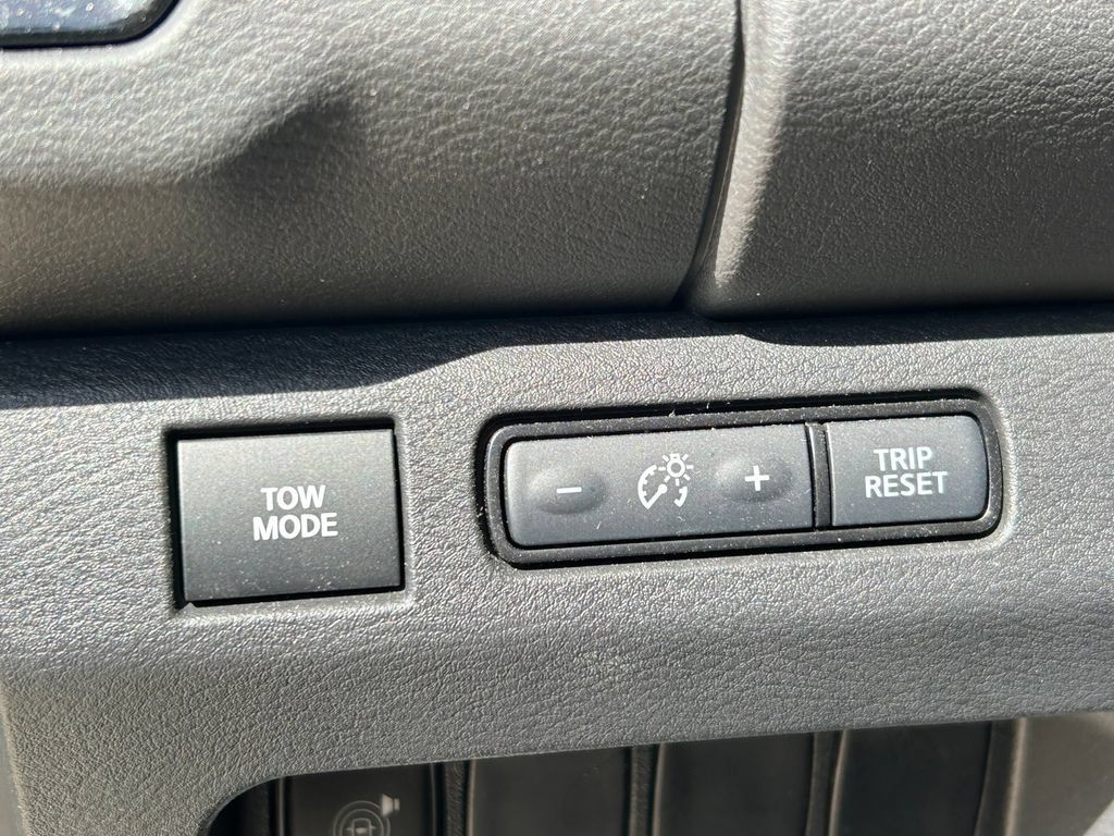 Used 2026 Nissan Frontier PRO-4X AWD/4WD image 24