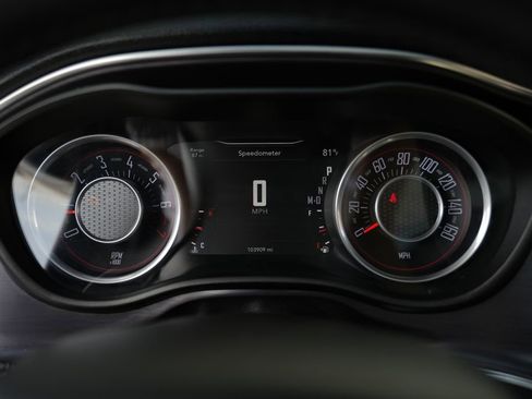 Used 2015 Dodge Challenger SXT image 34