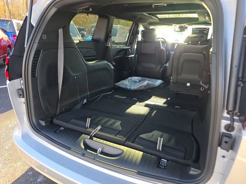 New 2026 Chrysler Pacifica Limited w/ Uconnect Theater Family Group image 35