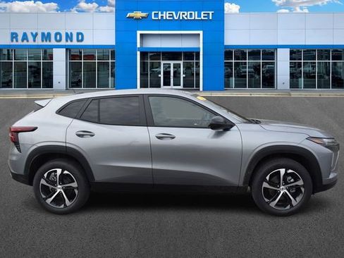 New 2026 Chevrolet Trax RS image 2