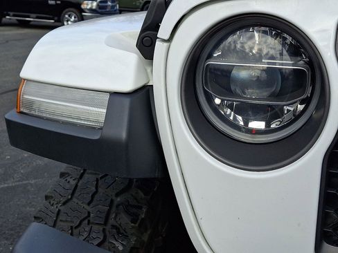 Certified 2020 Jeep Gladiator Mojave image 9