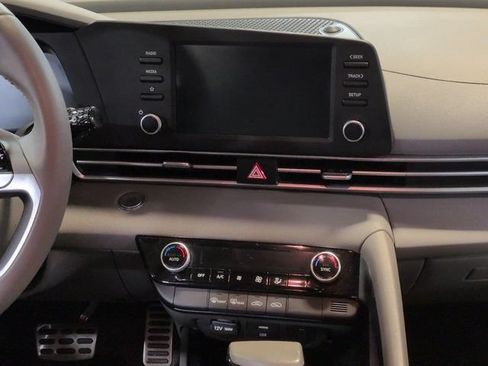 Used 2025 Hyundai Elantra Sport FWD image 17