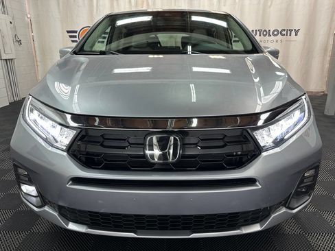 Used 2025 Honda Odyssey Touring image 3
