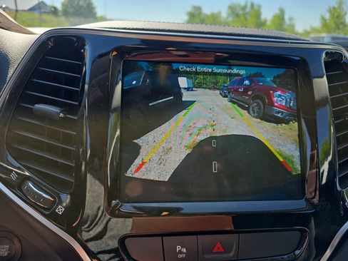 Used 2019 Jeep Cherokee Limited AWD/4WD image 24