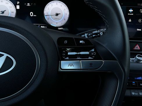 Used 2025 Hyundai Elantra Limited image 38