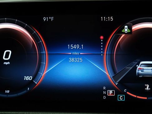 Used 2021 Mercedes-Benz GLB 250 w/ Premium Package image 22