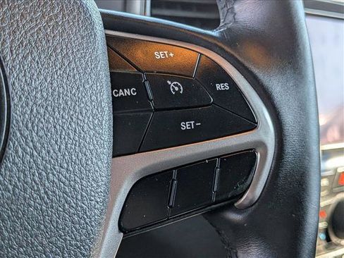 Used 2018 Jeep Grand Cherokee Laredo image 11